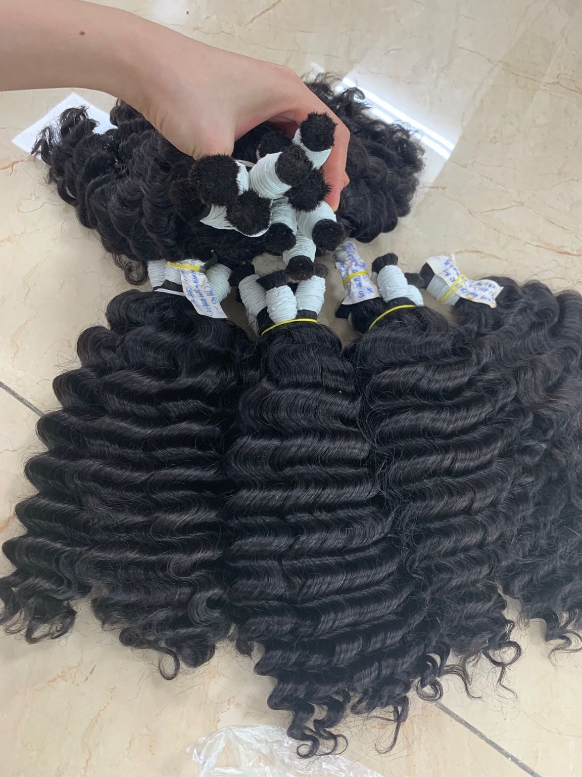 Body wave hair bundles